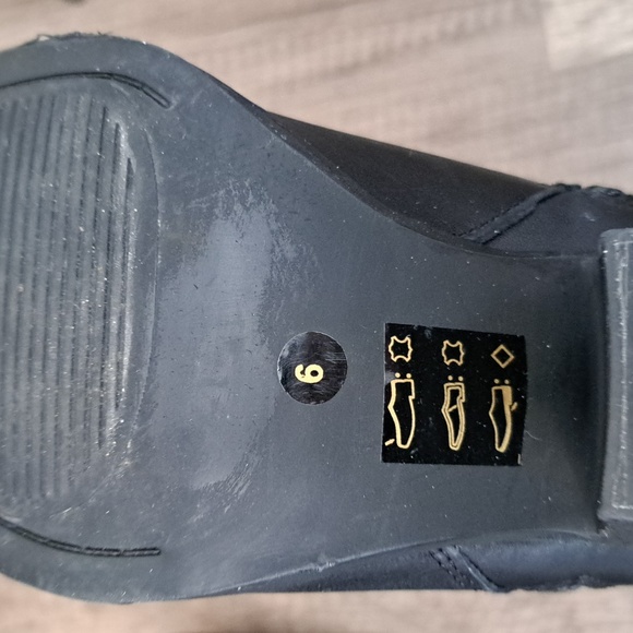 Leather side zip ankle booties - Picture 11 of 11